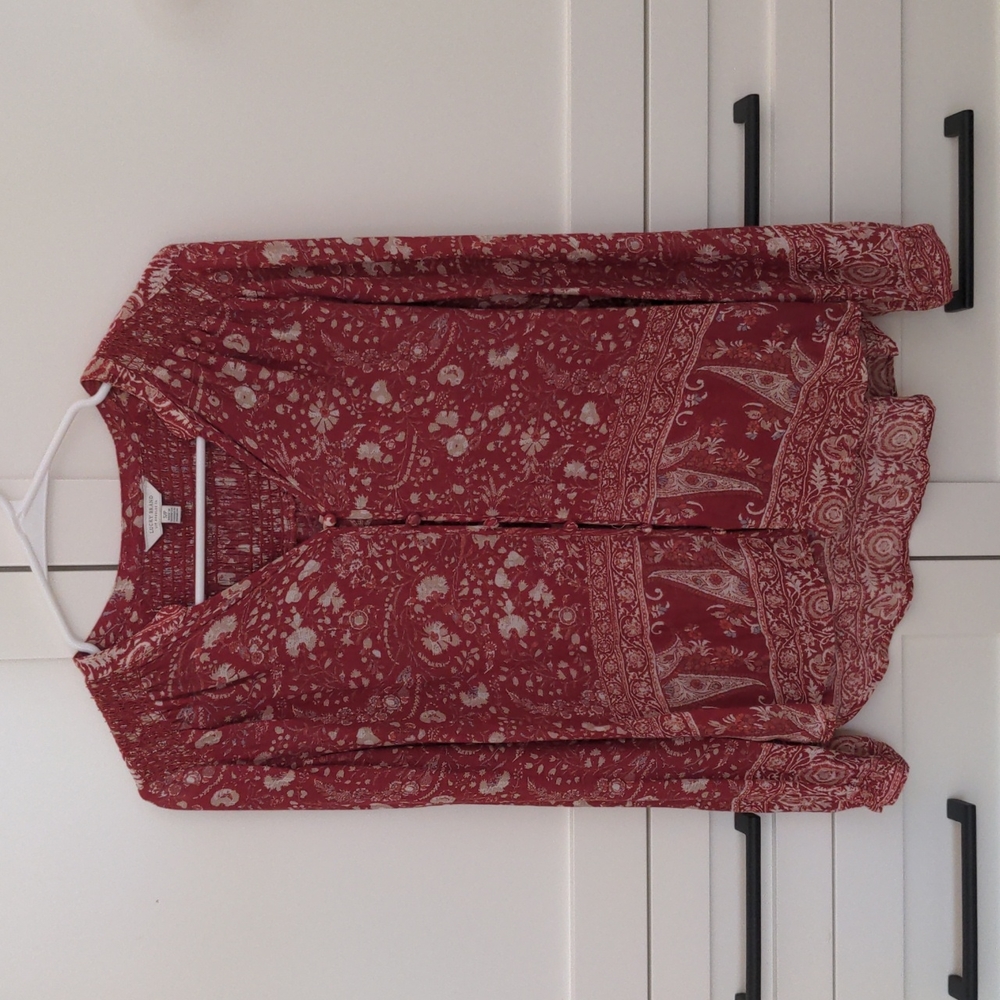 Lucky Brand size S rusty red patterned blouse with buttons